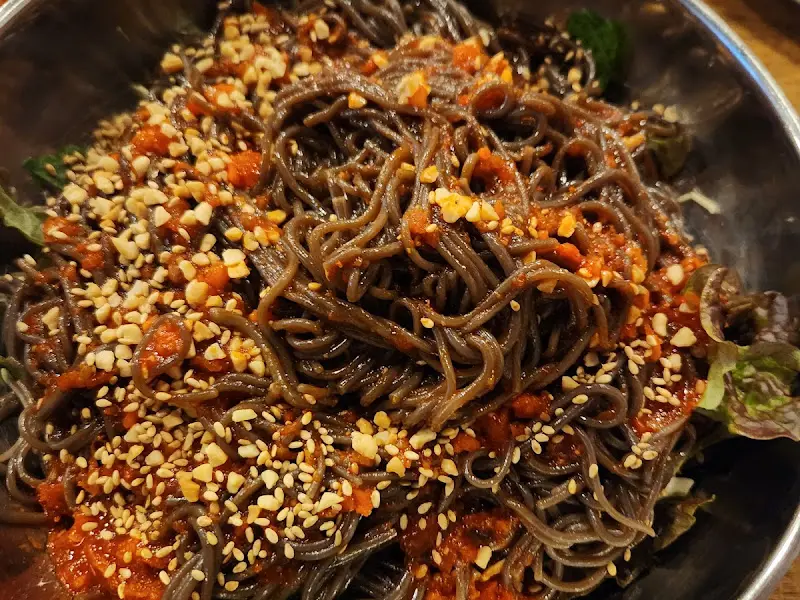 새콤달콤한 막국수