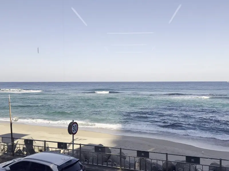 등대곳간 2층에서 바라본 등대해수욕장 뷰