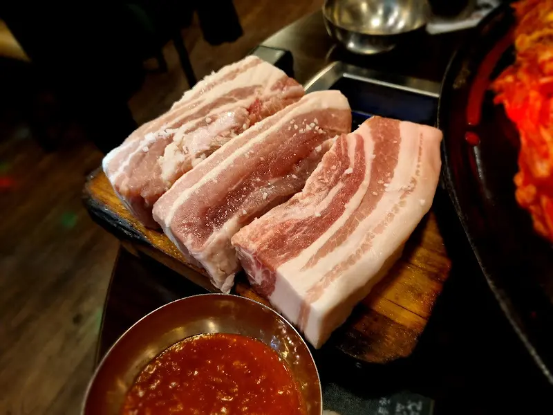 두툼한 삼겹살 클로즈업