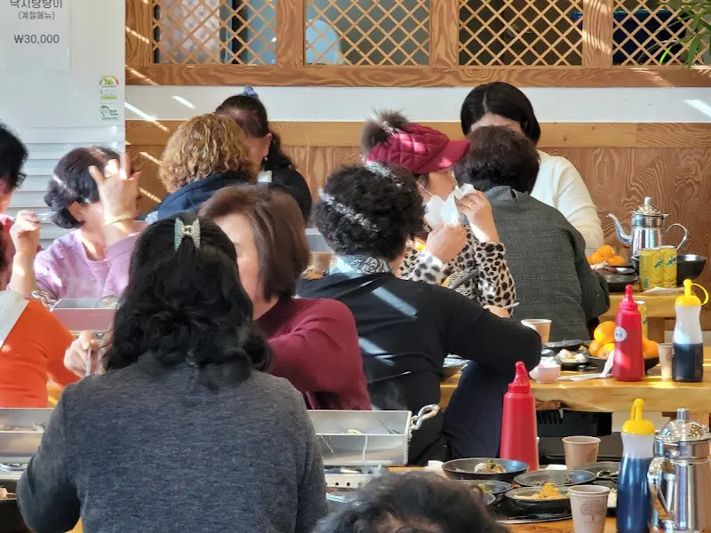 식당 내부 풍경