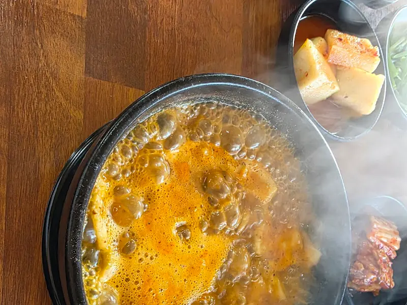 보글보글 끓는 어죽의 모습