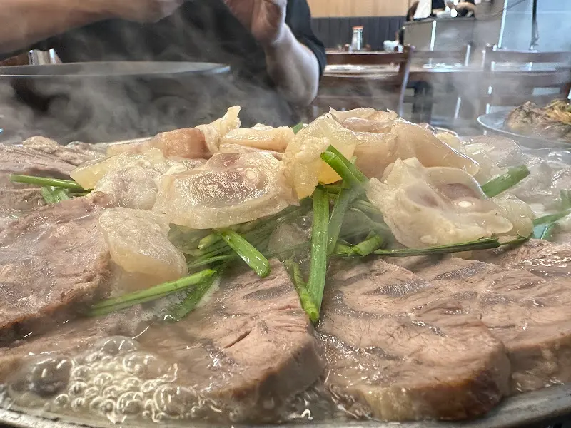 수육전골 김 서리는 모습