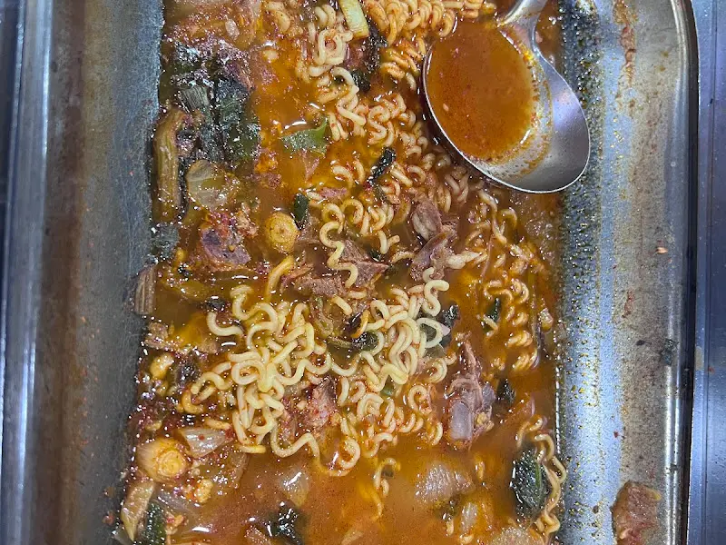 진한 국물이 일품인 램랜드 전골