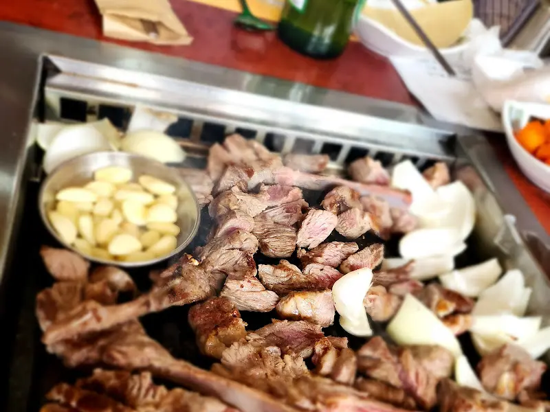 맛있게 구워진 램랜드 삼각갈비