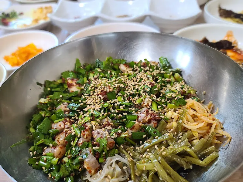 푸짐한 낙지비빔밥