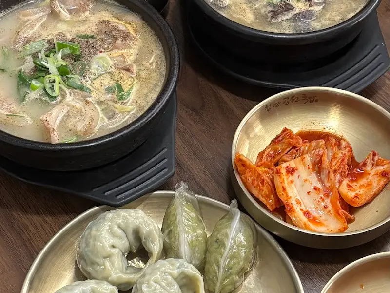 항정수육국밥과 암뽕순대 한 상 차림