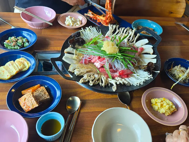 전골 한 상 차림