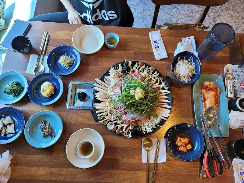 전골 한 상 차림