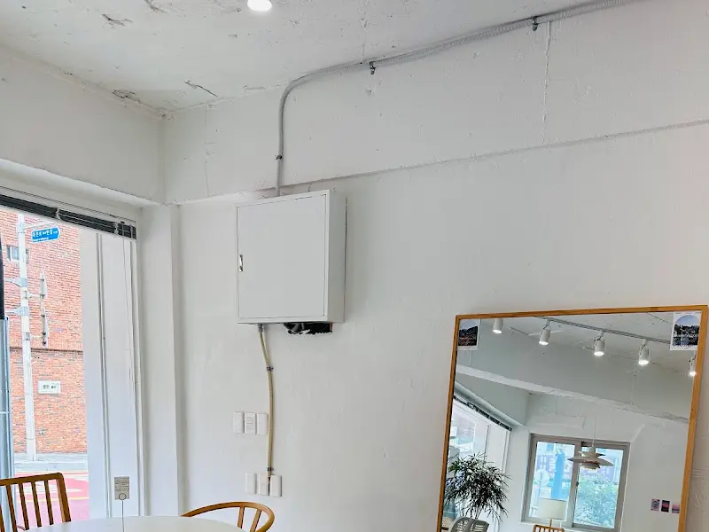 까치까치 카페 내부