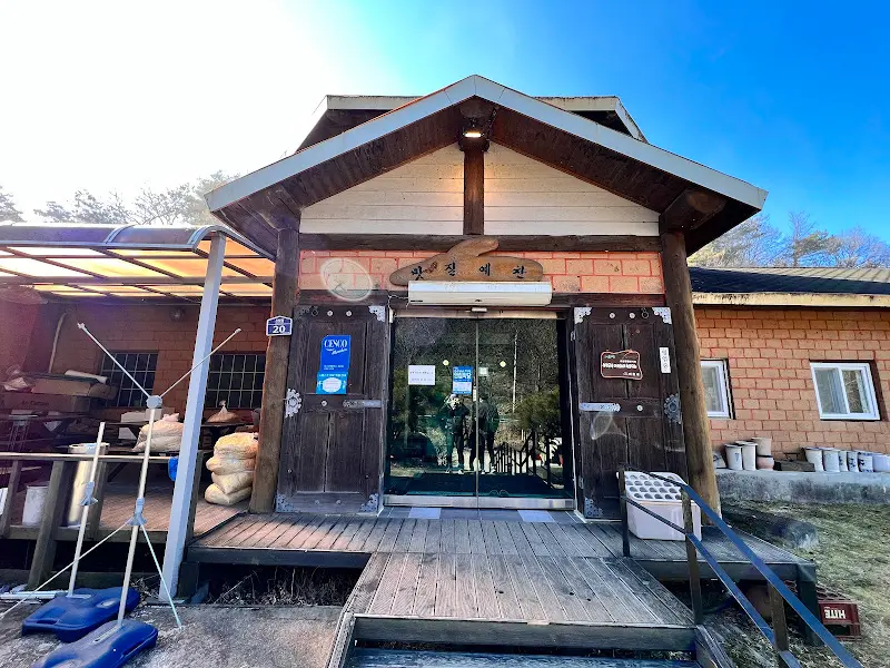 약수정 외부 전경