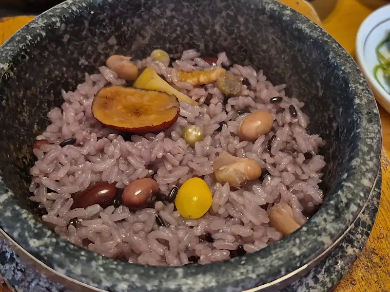 영양돌솥밥 근접샷