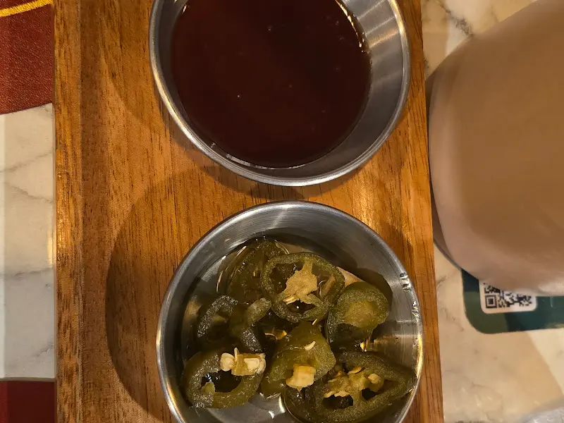 스테이크와 곁들여 먹기 좋은 다양한 소스