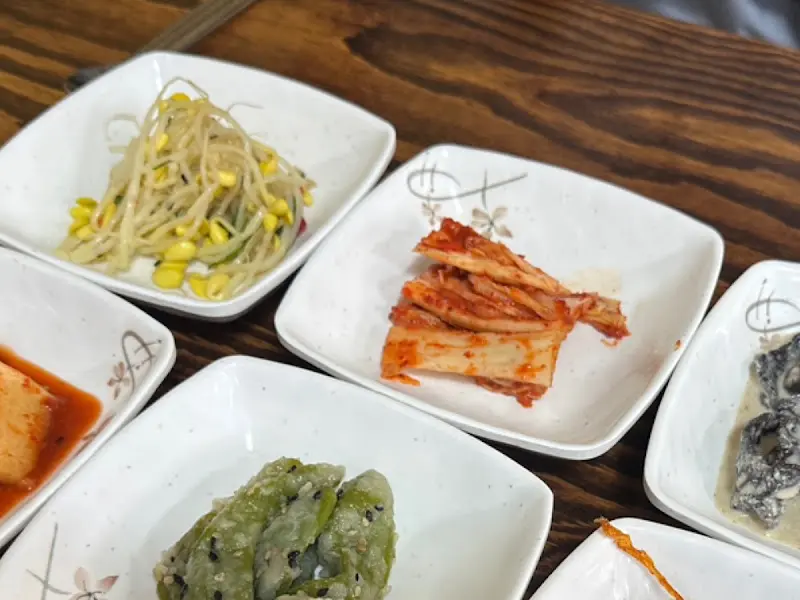 다양한 밑반찬들