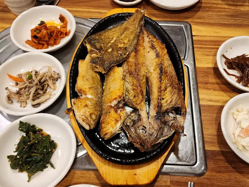 노릇노릇 구워진 생선구이 모듬