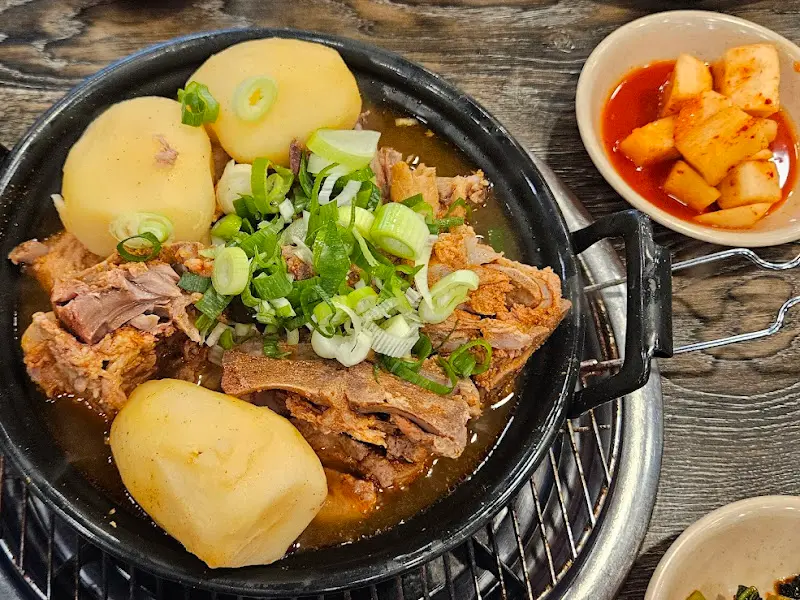 감자탕 한상차림