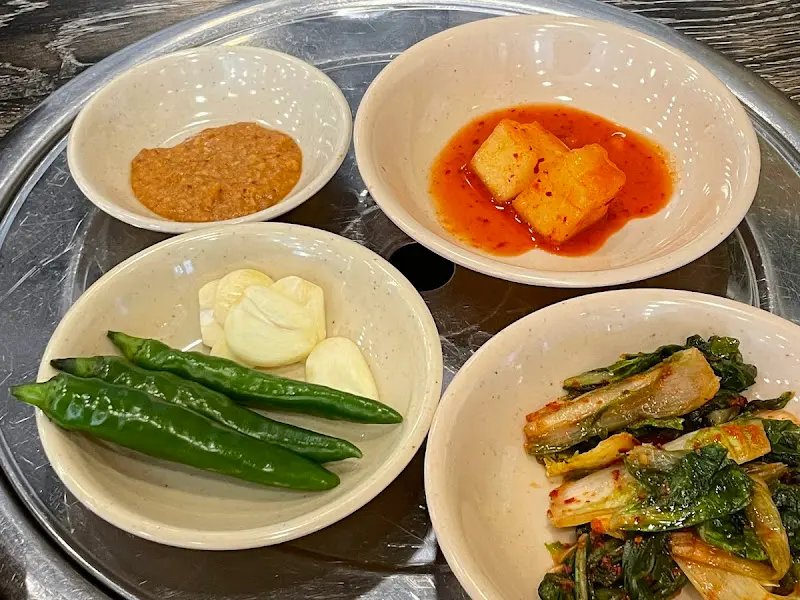 혼밥하기 좋은 바 테이블