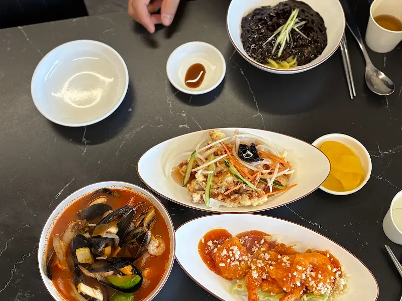 런치 세트 전체샷