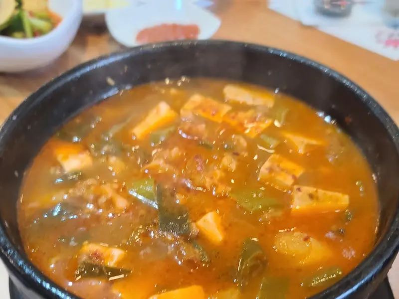 뚝배기에 담긴 갈비탕