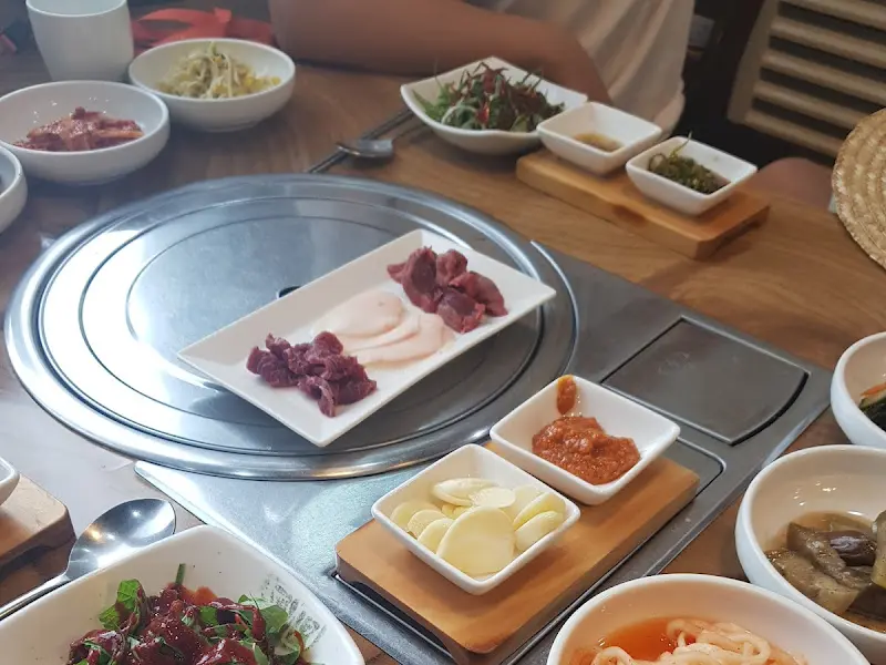 말고기 구이 한 상 차림