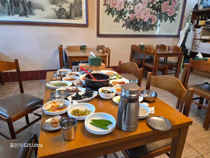 낭주식당 내부 테이블