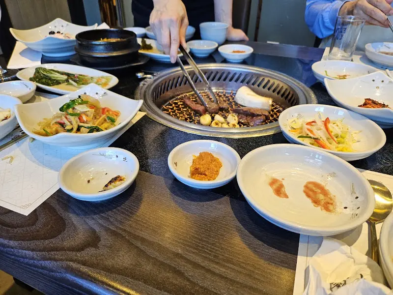 숯불 위에서 구워지는 한우