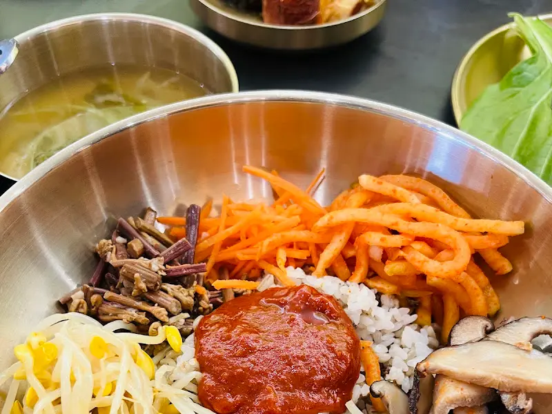 싱싱한 야채가 가득한 샐러드바