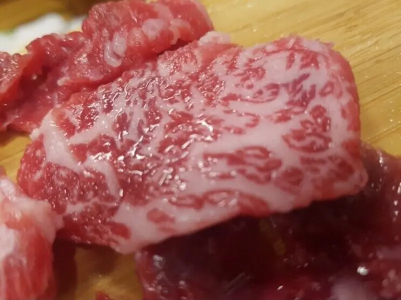 마블링이 살아있는 소고기