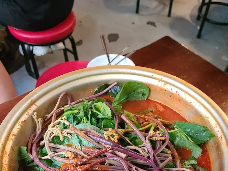 싱그러운 야채가 듬뿍 올라간 닭볶음탕