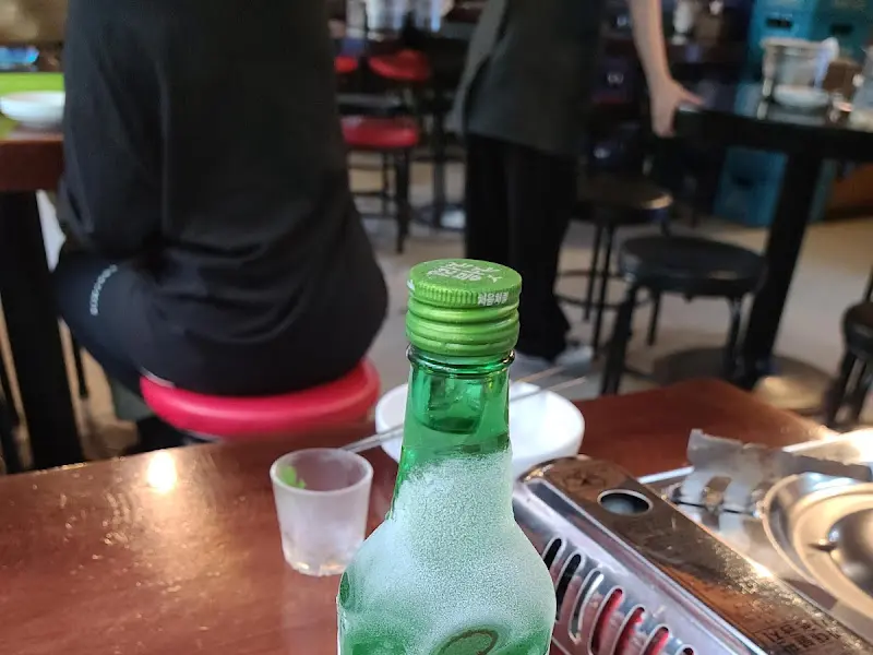 살얼음이 낀 소주 병