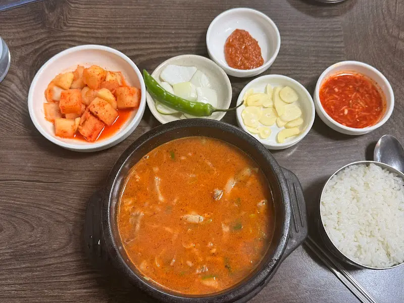 순대국밥 전체 상차림