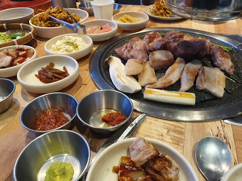 돼지갈비와 밑반찬