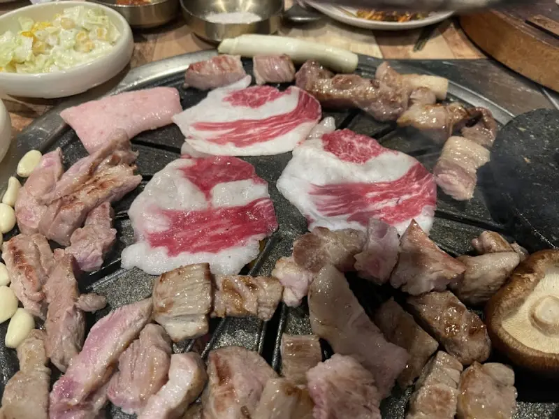 숯불에 구워지는 돼지갈비