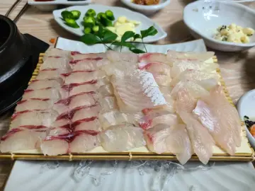 싱싱함이 실험적으로 증명된 곳, 신마산 앞바다의 과학적인 맛! 창원 “신마산횟집” 맛집 탐험기