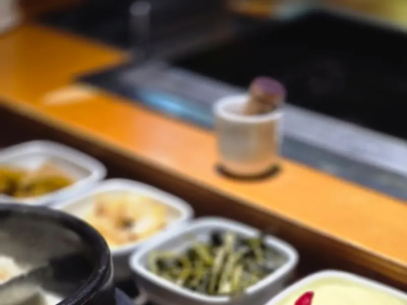 양고기를 굽는 직원