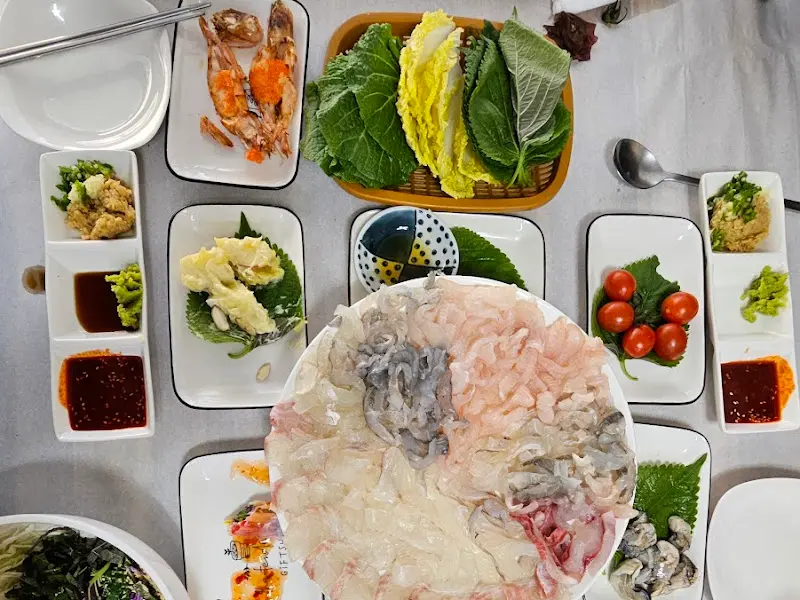 싱싱한 해산물이 가득한 한 상 차림