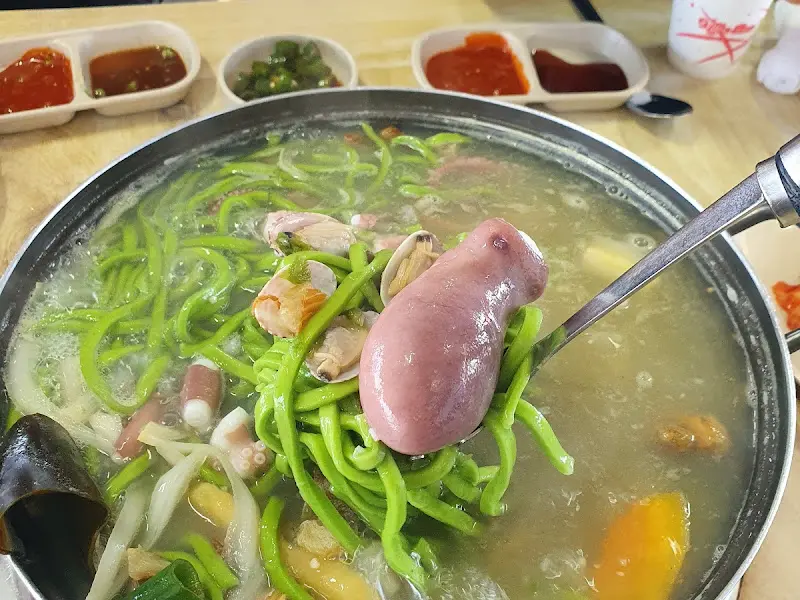 시금치해물칼국수