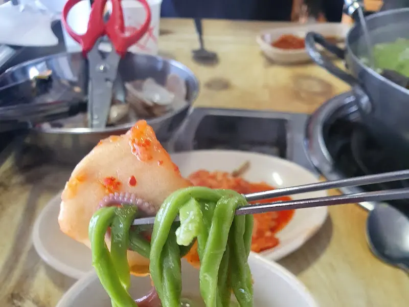 면발을 들어올린 모습