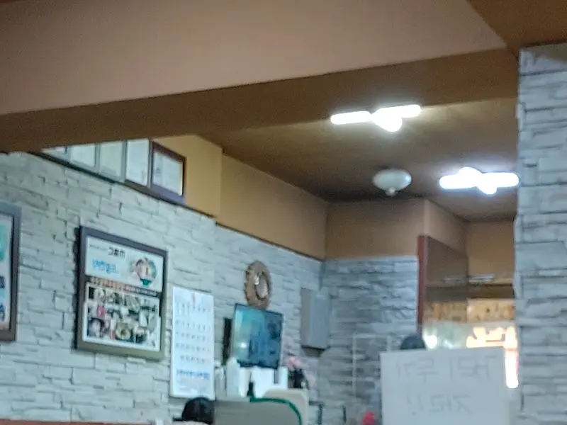 홍두깨칼국수 내부