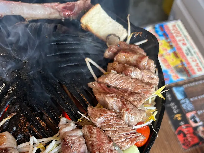 불판 위에서 익어가는 양고기 샤브샤브