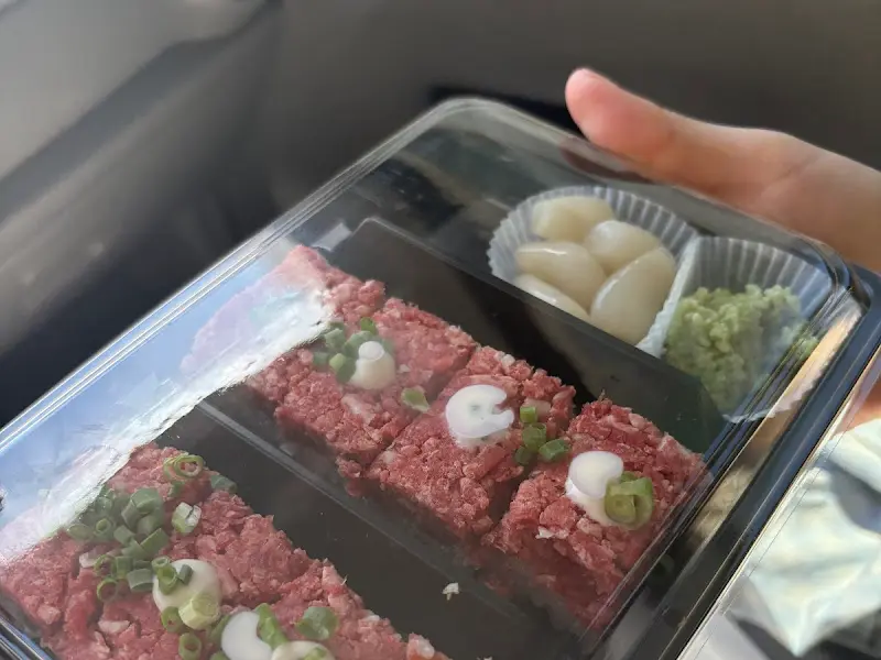 포장된 말고기 초밥