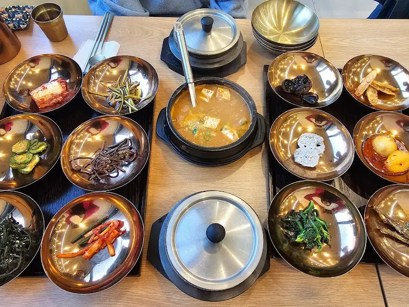 정갈하게 차려진 한정식 상차림