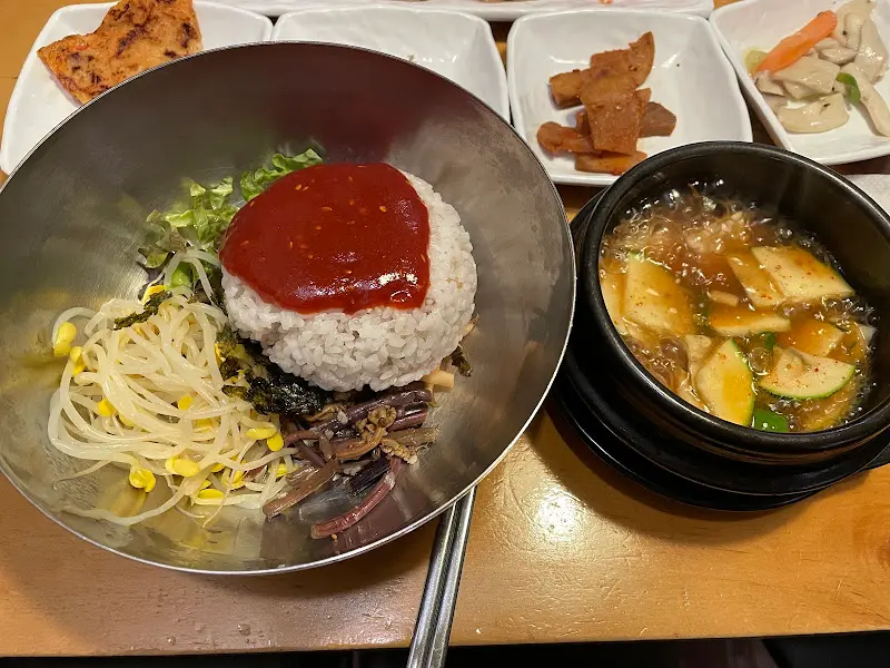 비빔밥과 된장찌개의 조화