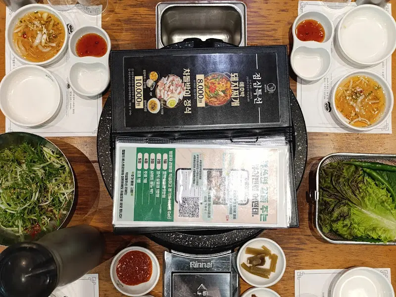 다채로운 반찬들