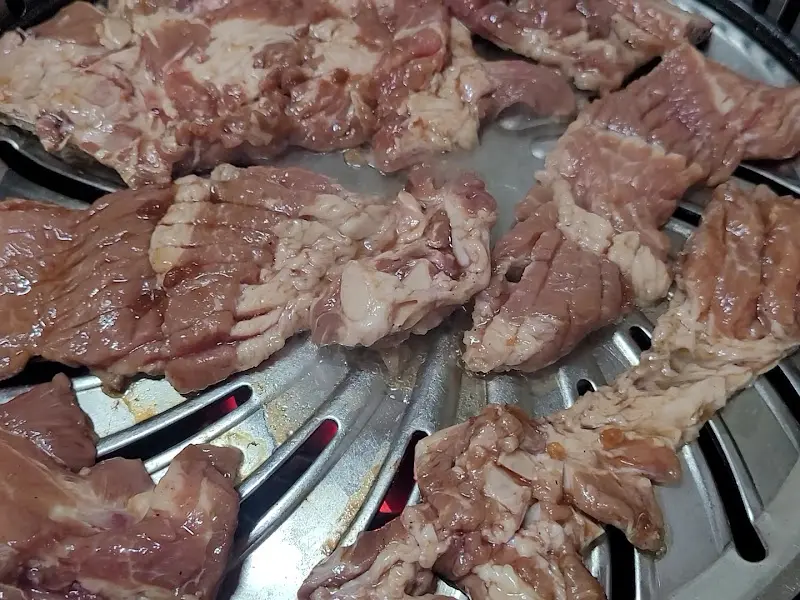 돼지갈비 굽는 모습