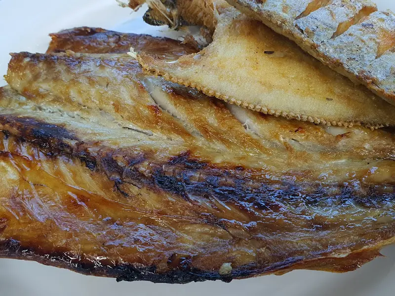 노릇노릇 구워진 생선구이