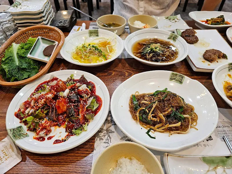 한 상 가득 차려진 서진주 정식