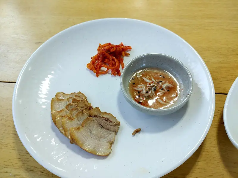 윤기 좔좔 보쌈