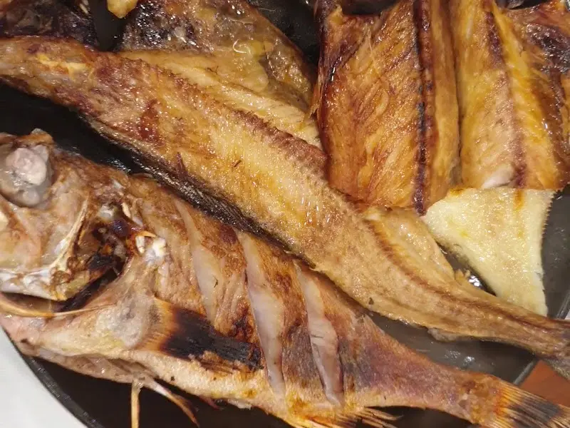 노릇노릇 구워진 생선구이