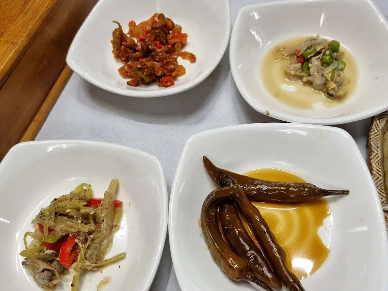 다양한 밑반찬들