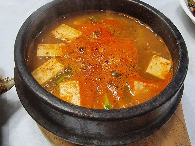 뚝배기에 담겨 나온 꽃게된장찌개